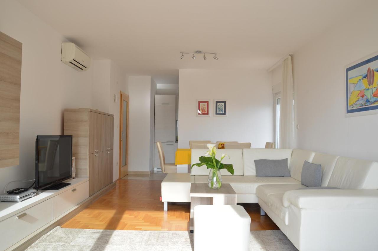 Apartment Silvija Sea View อูมัค ภายนอก รูปภาพ